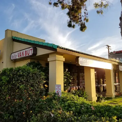 Nhà Sách Văn Bút, business photo 2